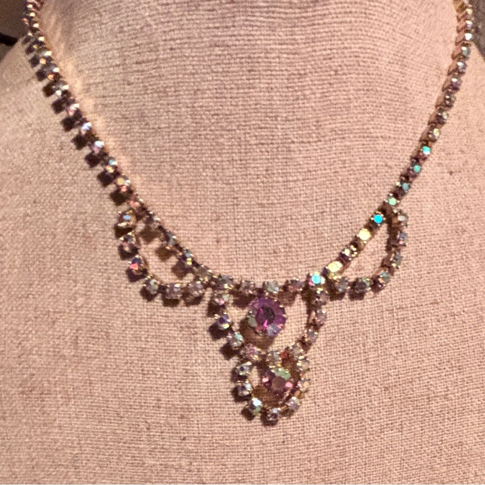 Elegant Pink Aurora Borealis Choker Necklace with Intricate Pendant Design